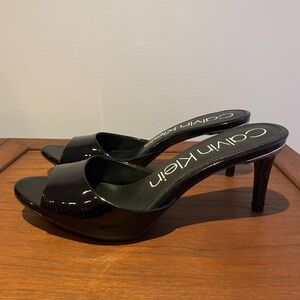 CALVIN KLEIN Patent Leather Slides (sz 10)